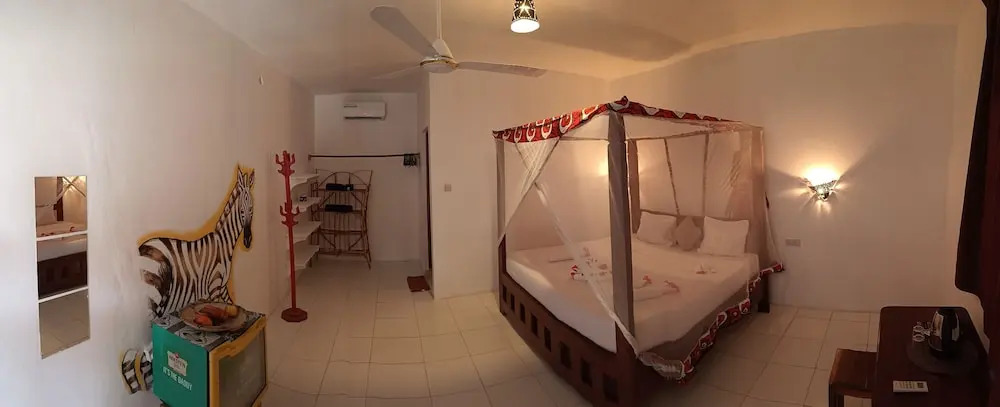 Zanzi beach hotel