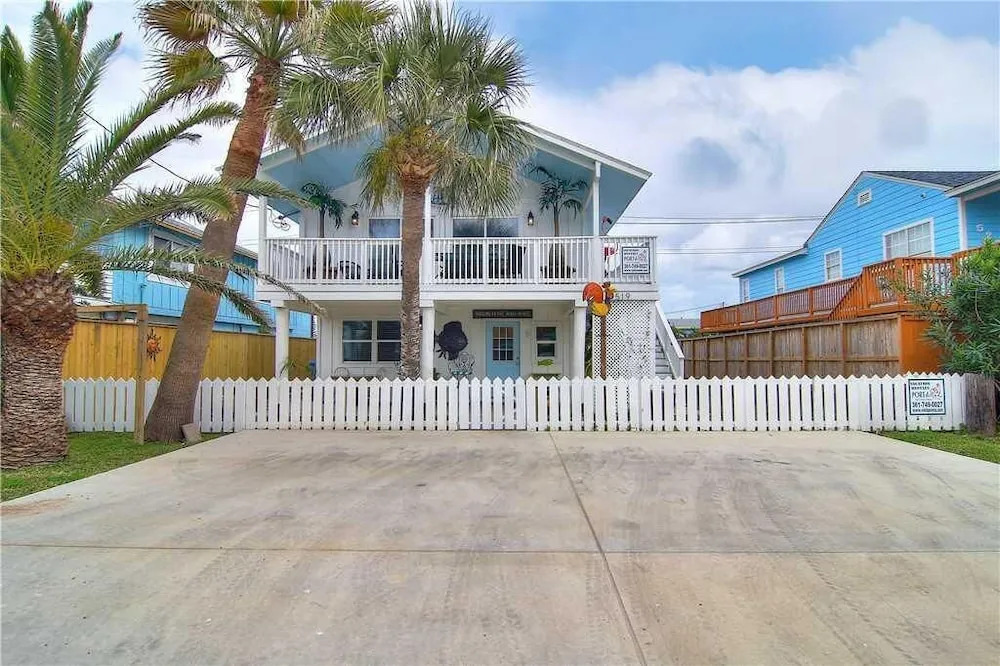 A Big Nauti 5 Bedrooms 2 Bathrooms Home