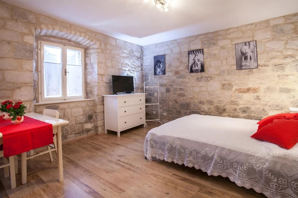 Apartment & Room Ursa