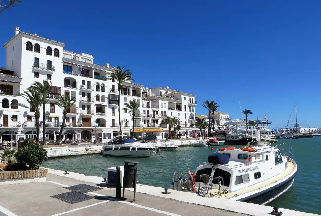 Salinas. Apartment for 4. Terrace/Parking/Pools/Gym/4mins beach