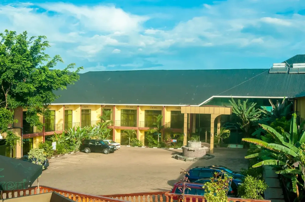 Hotel Hilltop Country Club