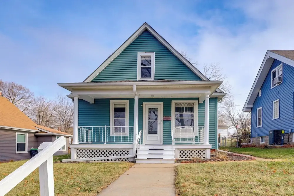 Walk to Nightlife District! Omaha Benson Bungalow