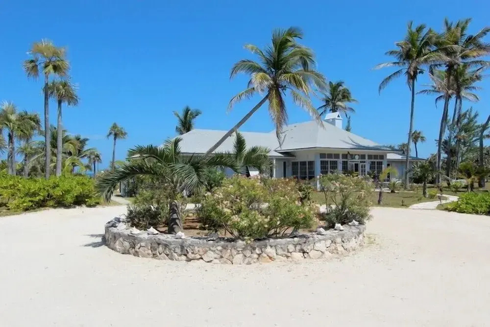 Secluded Paradise: Grand Estate With Kayaks And Snorkeling