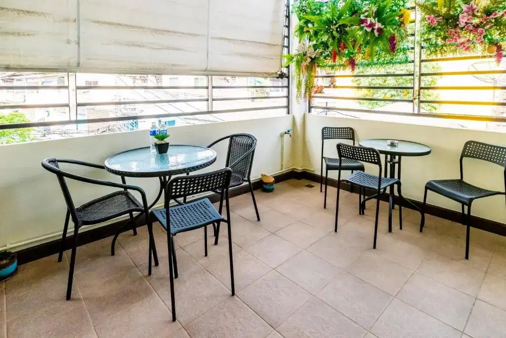 The Cube Sathorn Boutique Hotel เดอะ คิวบ์ สาทร บูติค โฮเทล Near BTS Surasak