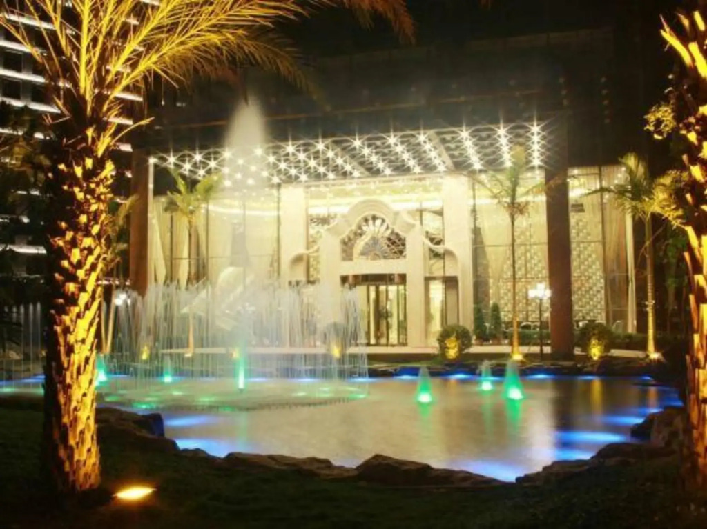 Huafeng Peacock Lake Hotel & Resort