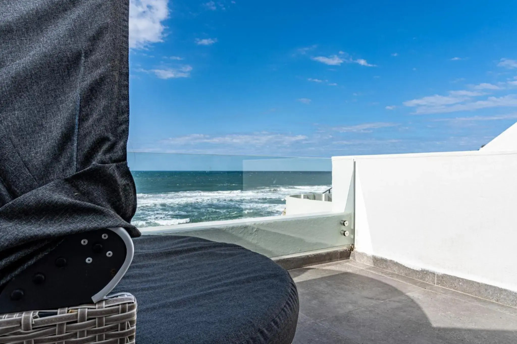 Luxurious 3 bedroom beach front apartment