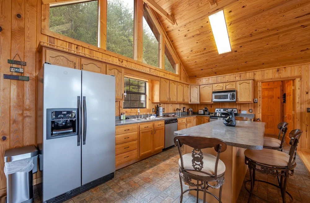 Barefoot Cabin 4 Bedroom Cabin by RedAwning
