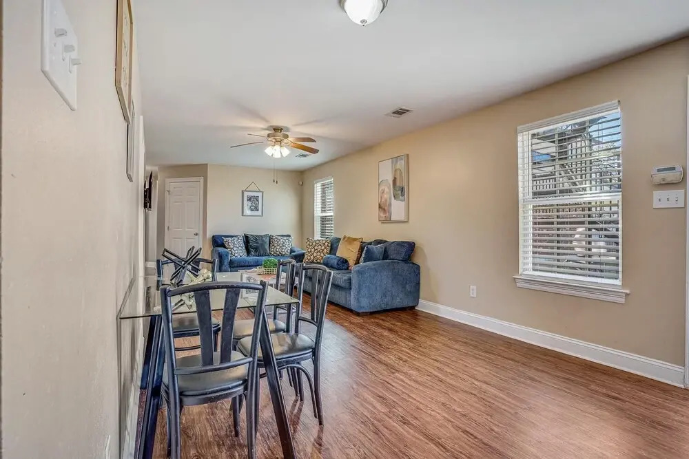 Lasalle 1d/2d · Spacious Unit Great for Groups in Gated Complex!