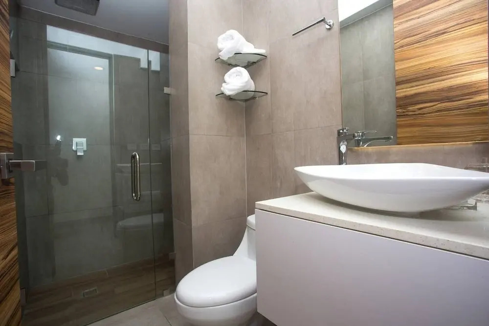 Amazing 2BR Condo w/ Pool+views!! Dream Location!!