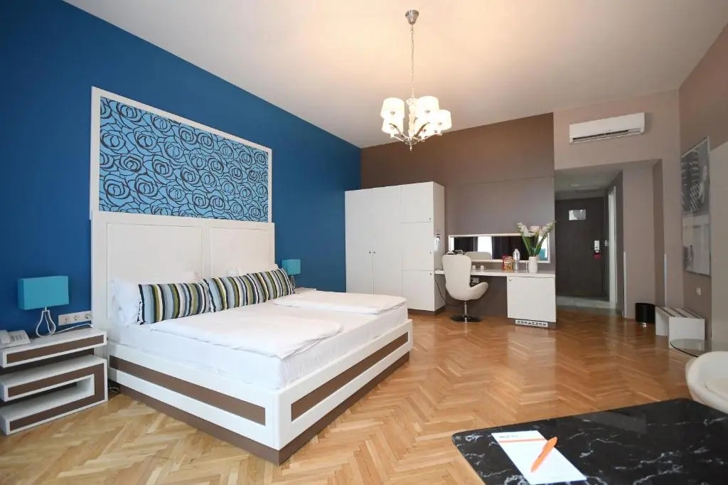 Honest Budapest by Chic & Basic
