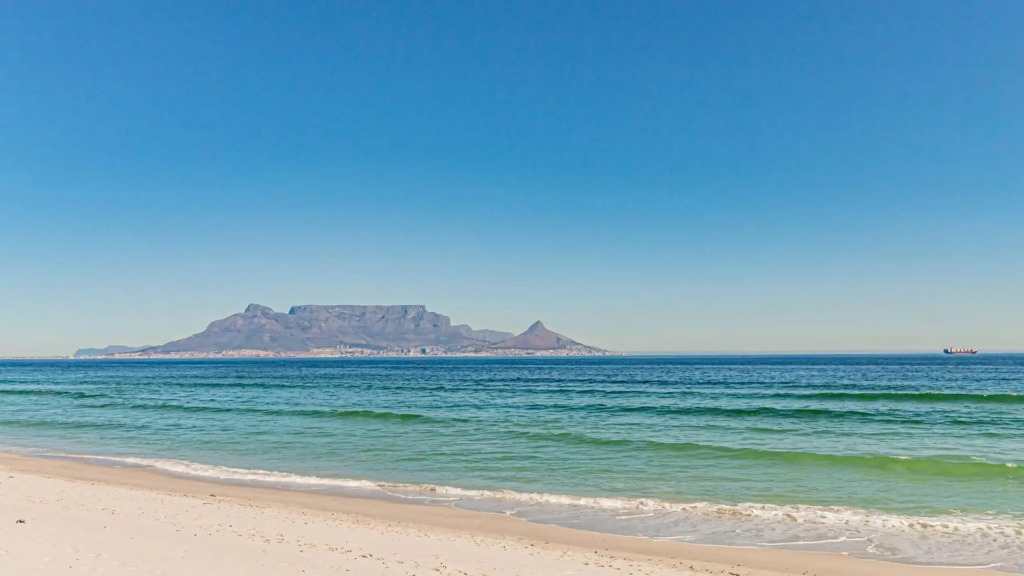 Spectacular Beachfront Apartment 3 Bedroom C101 Sea Spray