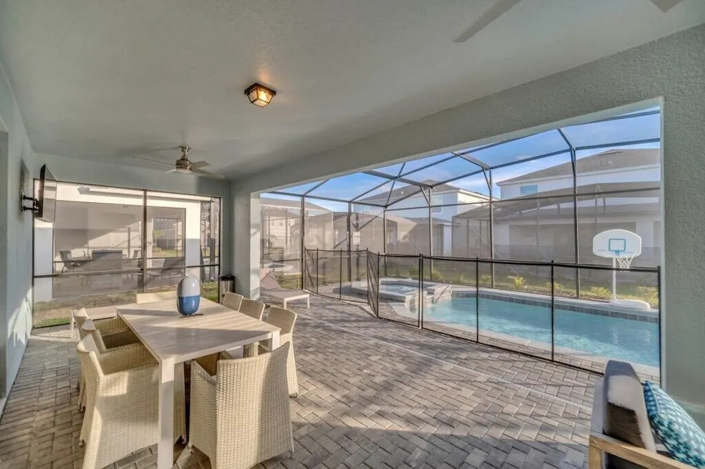 Phillips 8Bed Family Friendly Retreat