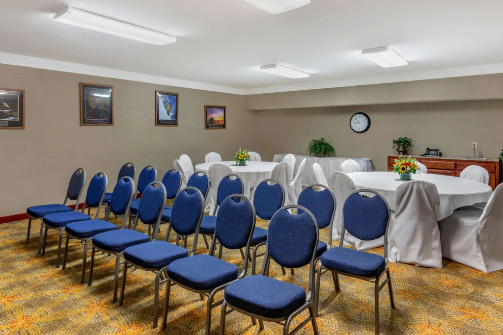 Comfort Suites Visalia - Convention Center