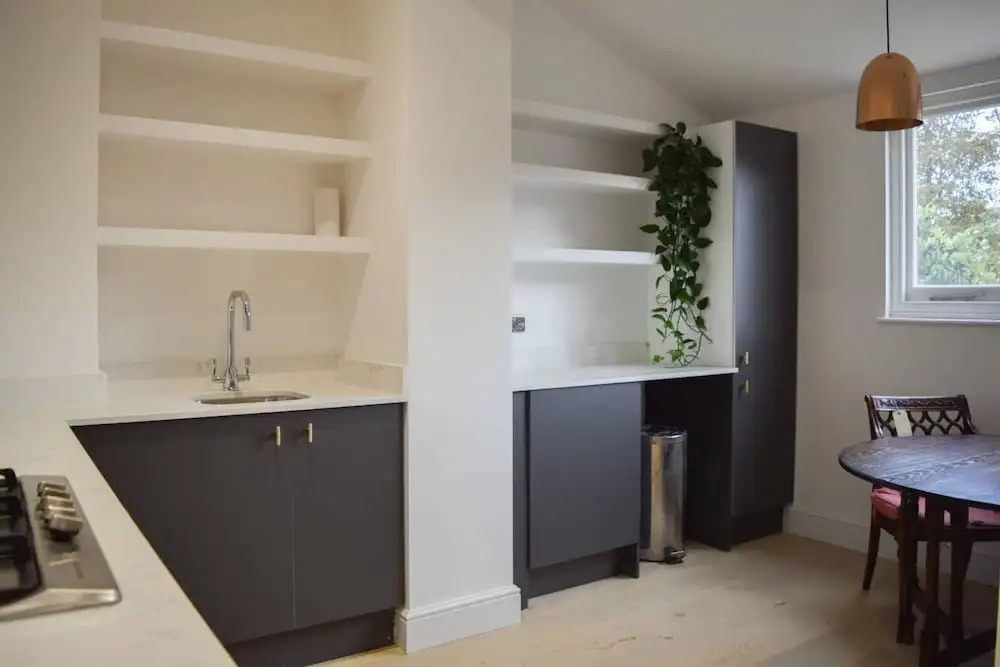 Newly Decorated Contemporary 2 Bedroom Flat