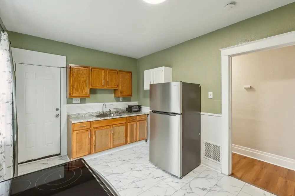 Cozy Upper Flat Minutes From Niagara Falls 3 Bedroom Apts