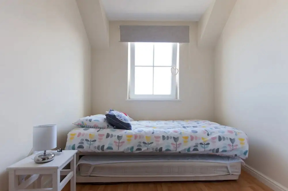 Park & Play! Superb Flat W/parking Near Shore