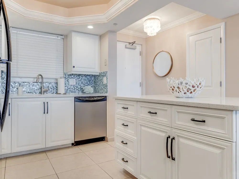 Beach Villas 703 Gulf-View with Pool, Beach Access & BBQ Area
