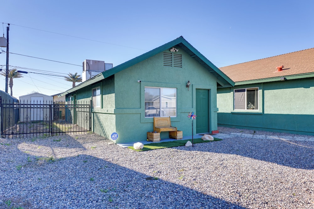 Near Parks, Shops & Eats! Bullhead City Casita