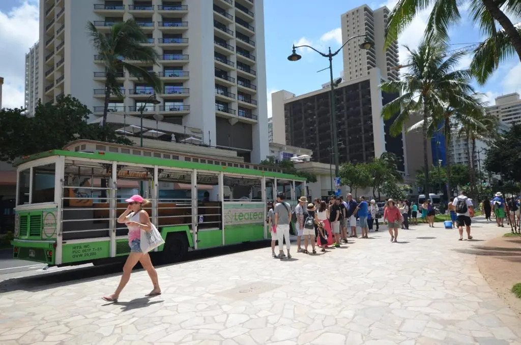 Hawaiian King 501 Studio, Pool and BBQ Grill, Sleeps 4