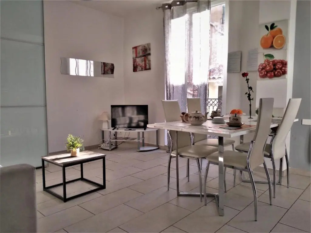 Saëns 1-T2-balcon avec garage privé optionnel-Centre historique et plages à 16km !