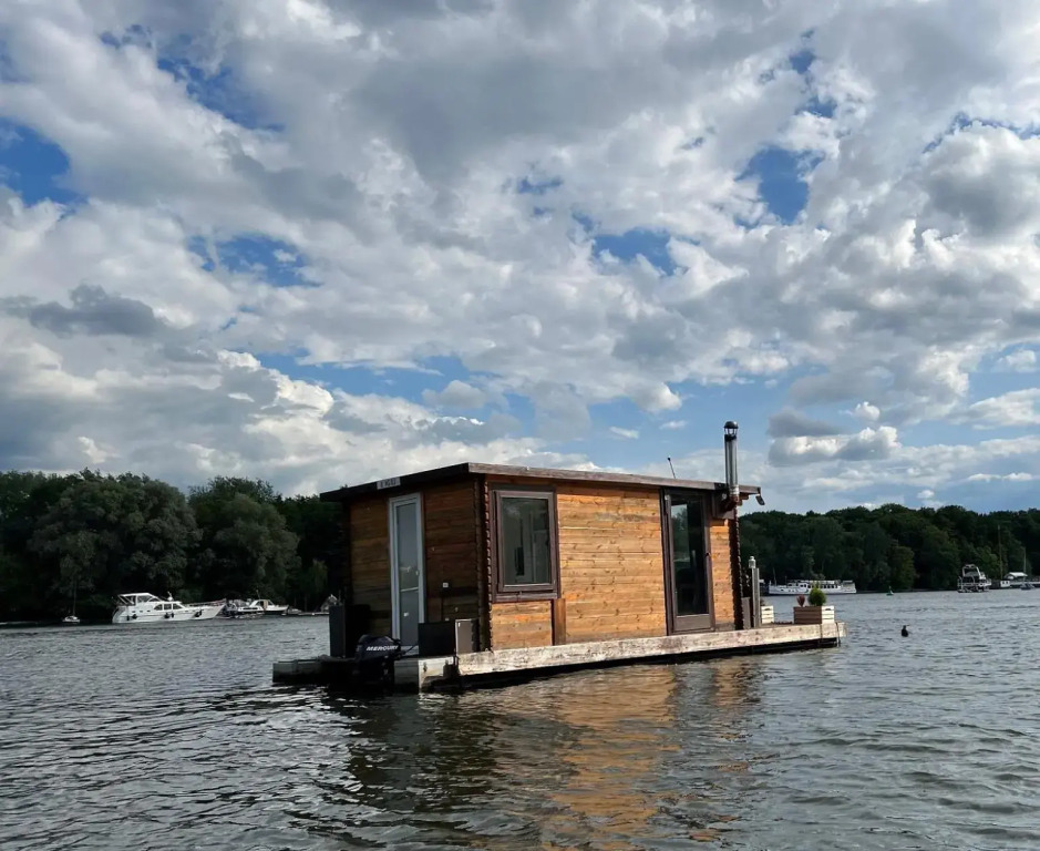 Gemütliches Hausboot mit Kamin in Berlin