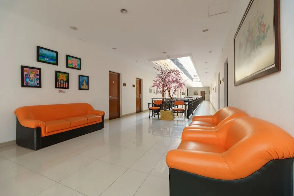 Alqueby Hotel near Kiara Artha Park & Trans Studio Mall Mitra RedDoorz