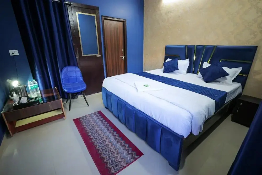 Hotel Spark Inn || Near Motherhood Hospital