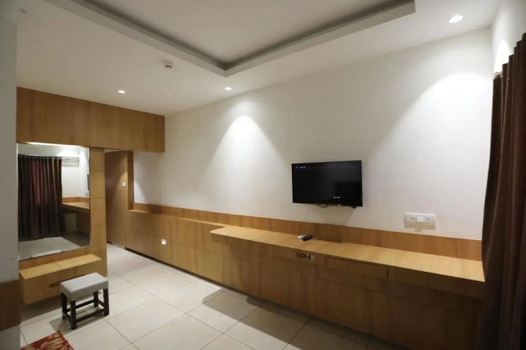 Hotel Shagun Rooms & Banquet, Surat