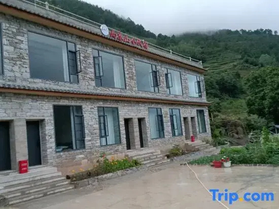 A lodge in Tiger Leaping Gorge where you can forget your worries and leave the outside world behind