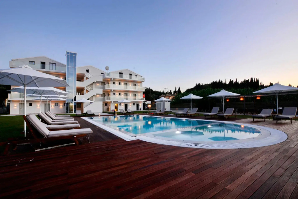 V Luxury Suites
