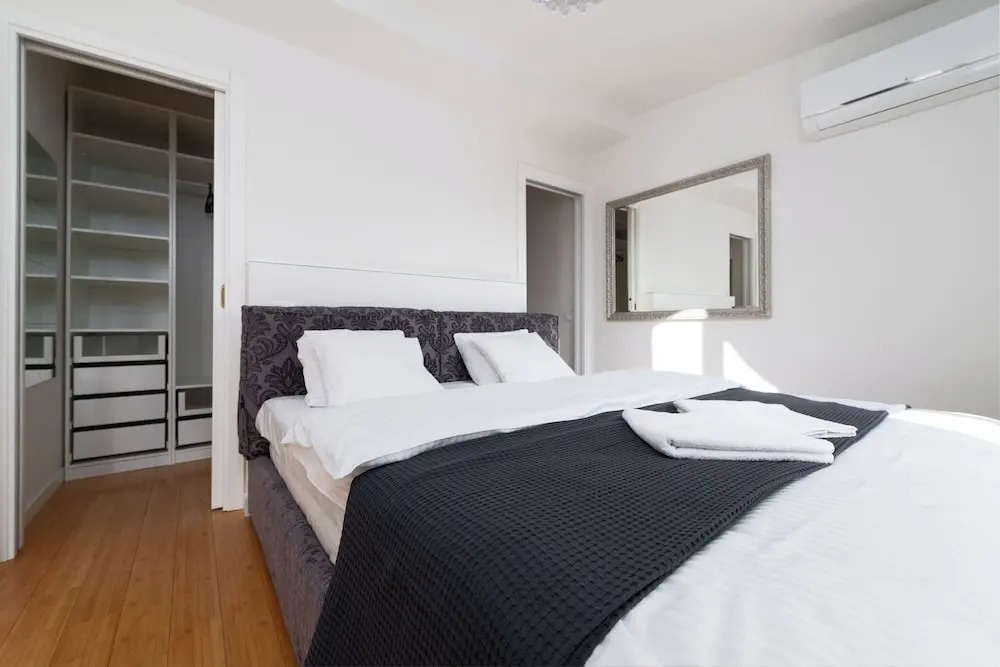 4-room apartment near Charles Square