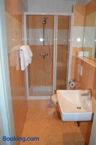 Hotel Pension Walzerstadt