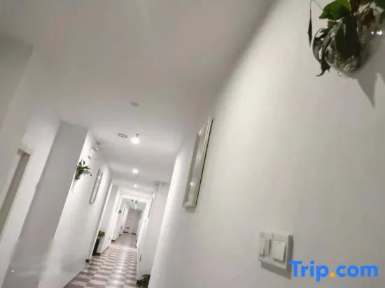 Yiju Hotel (Fuchunjiang Road)