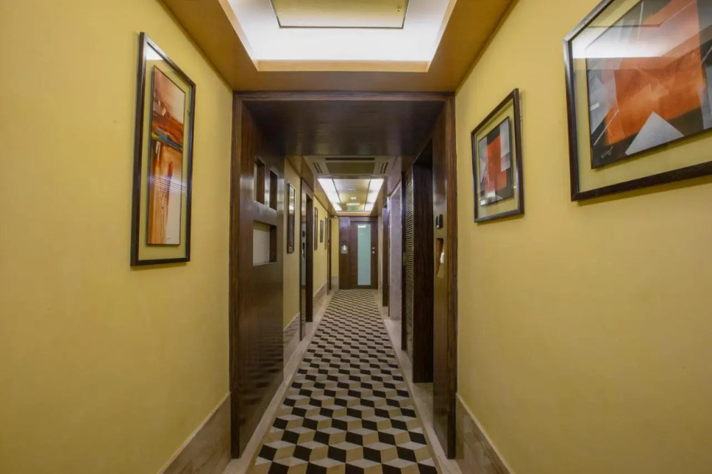 Hotel Bawa Continental Juhu Beach