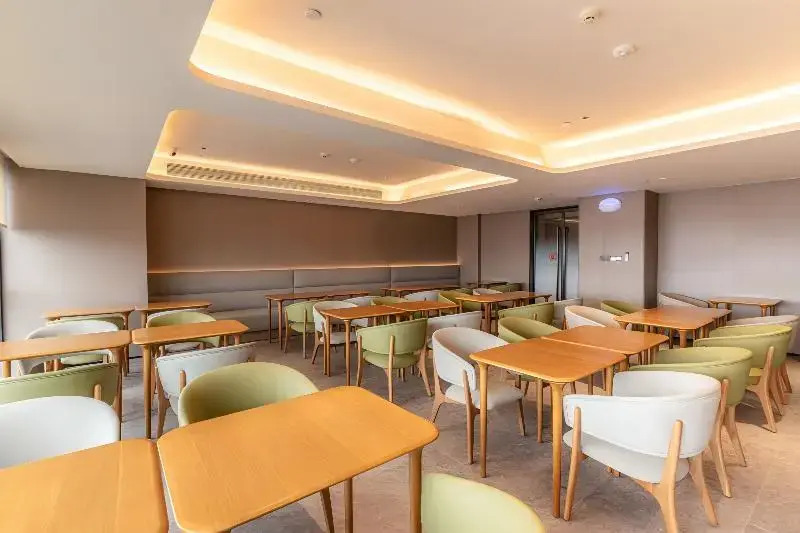 Xianze Hotel(Guangzhou North Railway Station)