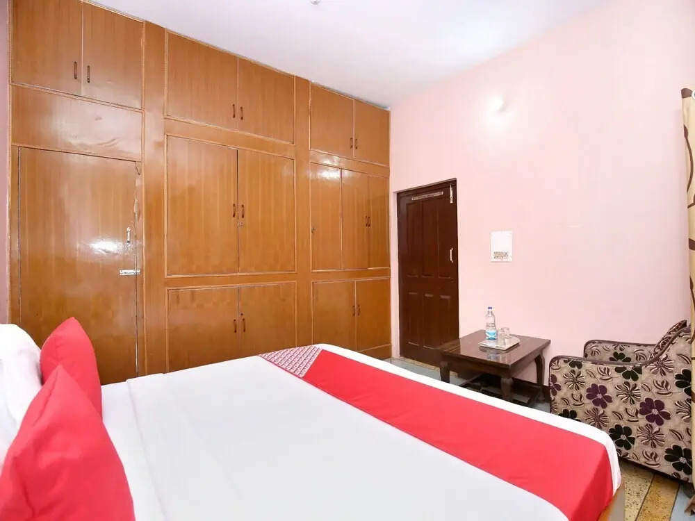 Rajnish by OYO Rooms