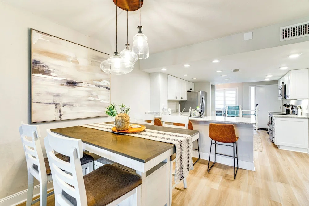 < 1 Mi to Fort Myers Beach: Bayfront Condo w/ Pool