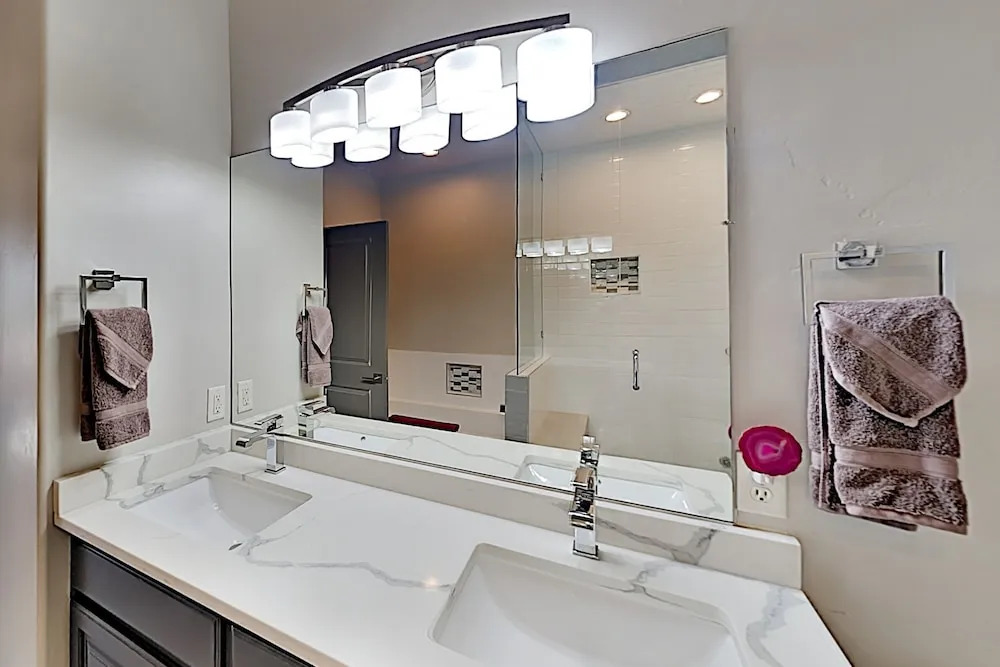 2-unit Bear Hollow Village W/ Hot Tub 8 Bedroom Townhouse