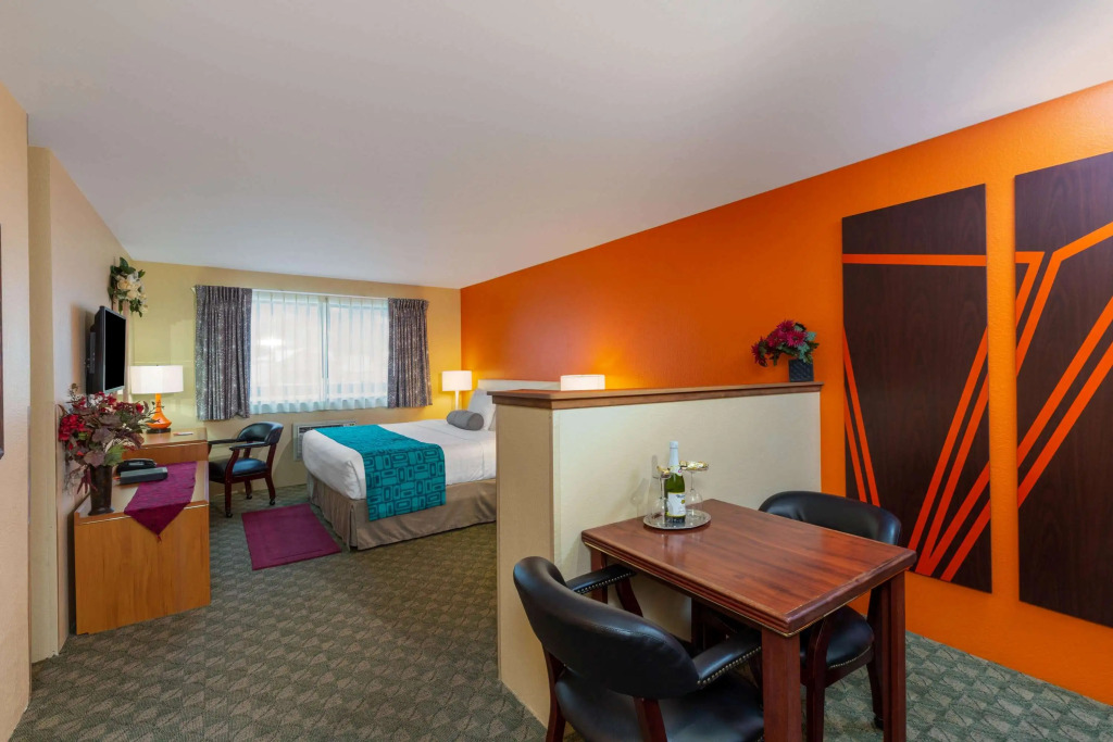 Howard Johnson by Wyndham Leavenworth