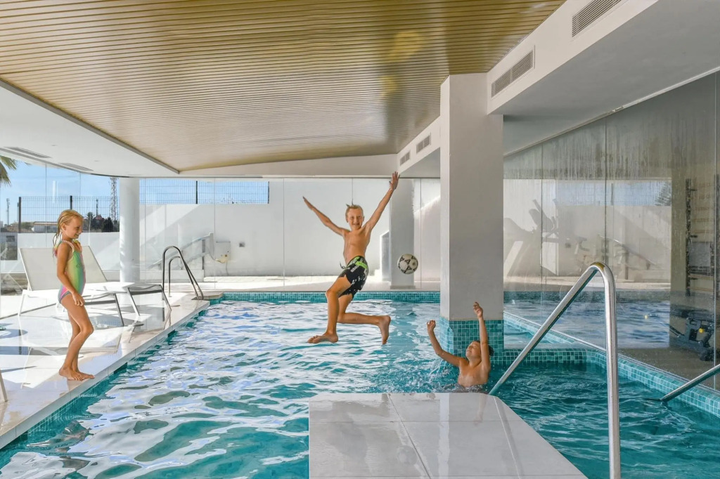 Luca in Fuengirola with 2 bedrooms and 2 bathrooms