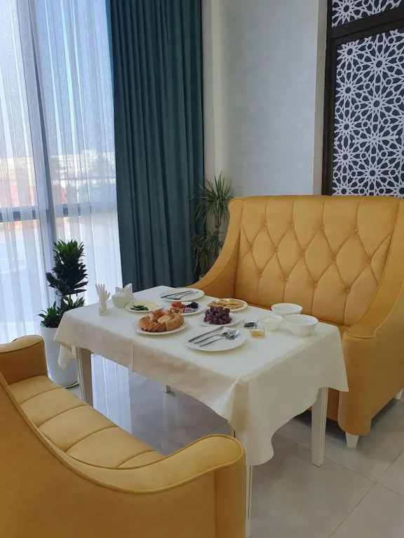 Saroy Gardens Hotel