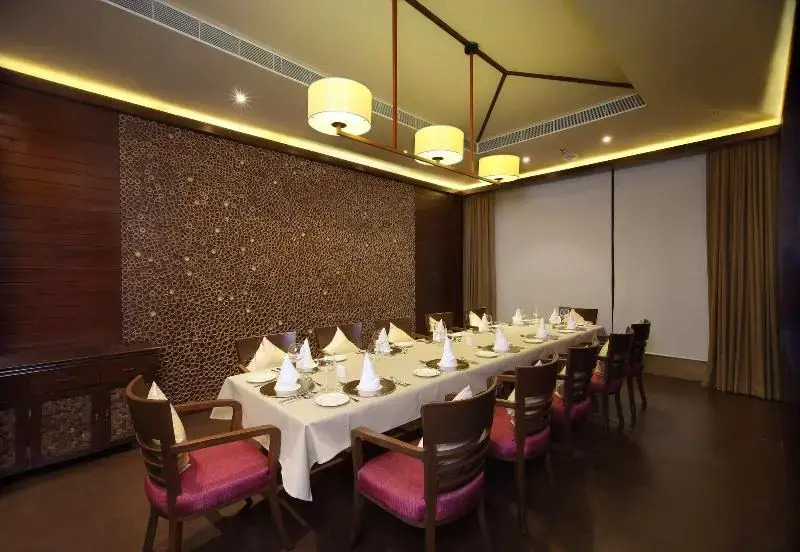 Fortune Select SG Highway, Ahmedabad - Member ITC Hotels Group