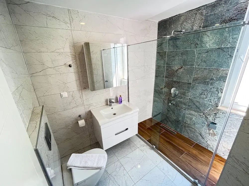 Villa With Private Pool Garden - All Rooms w AC