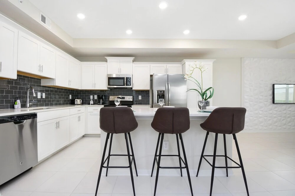 106 Apartment Storey Lake  44309 / 46929