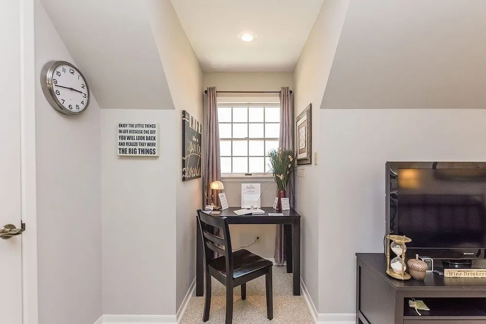 Gastehaus Royal Oaks Studio Bedroom Apts by Redawning