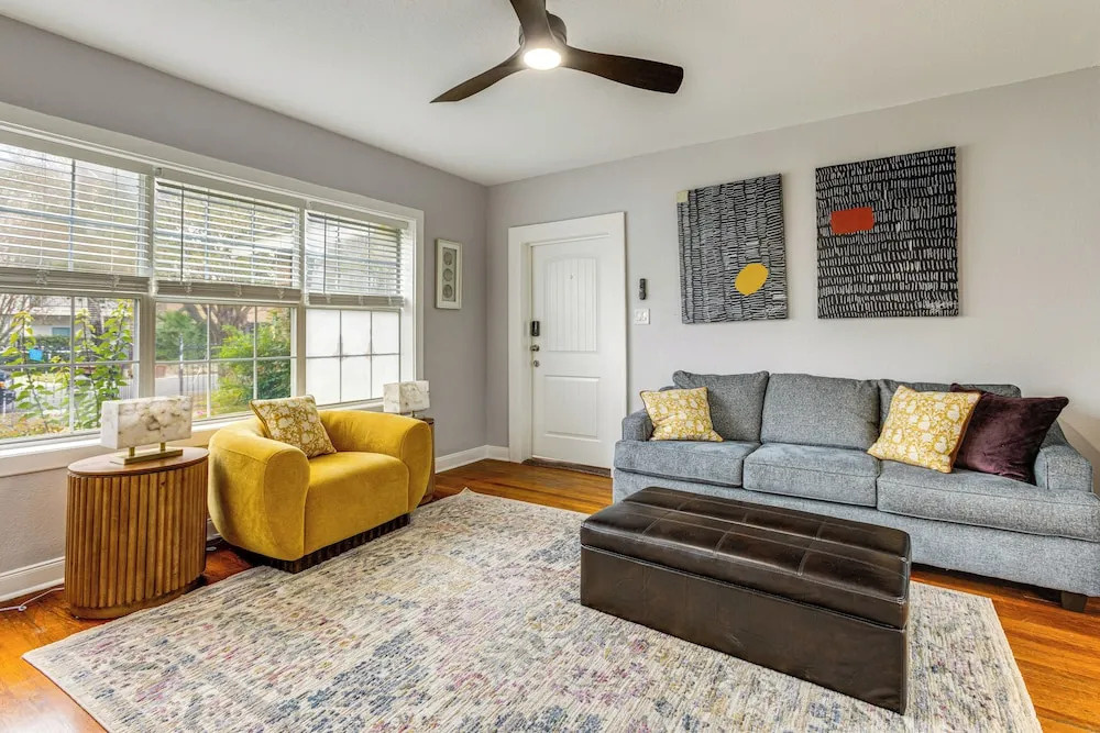 < 1 Mi to Houston Museum District: Convenient Apt