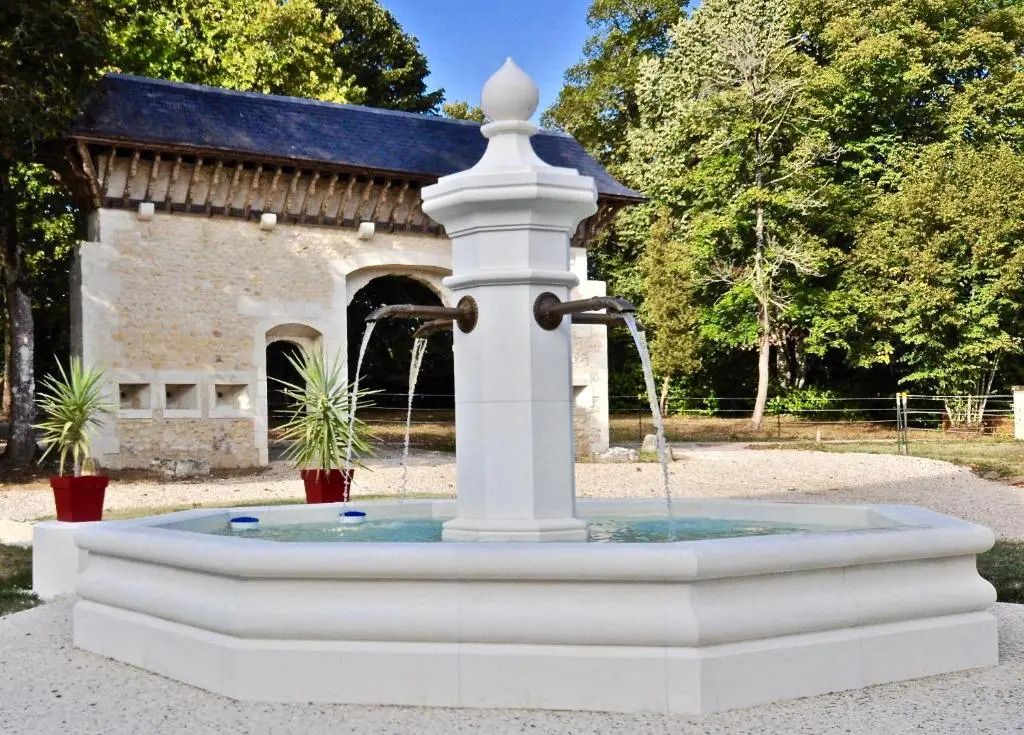Chateau de Bellevue B&B et Appartements avec Piscine saisonal chauffée et Chambres partout climatisées