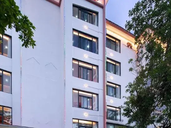 Baoting Haoyue Boutique Hotel
