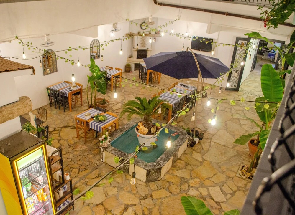 1989 Hotel Sebat
