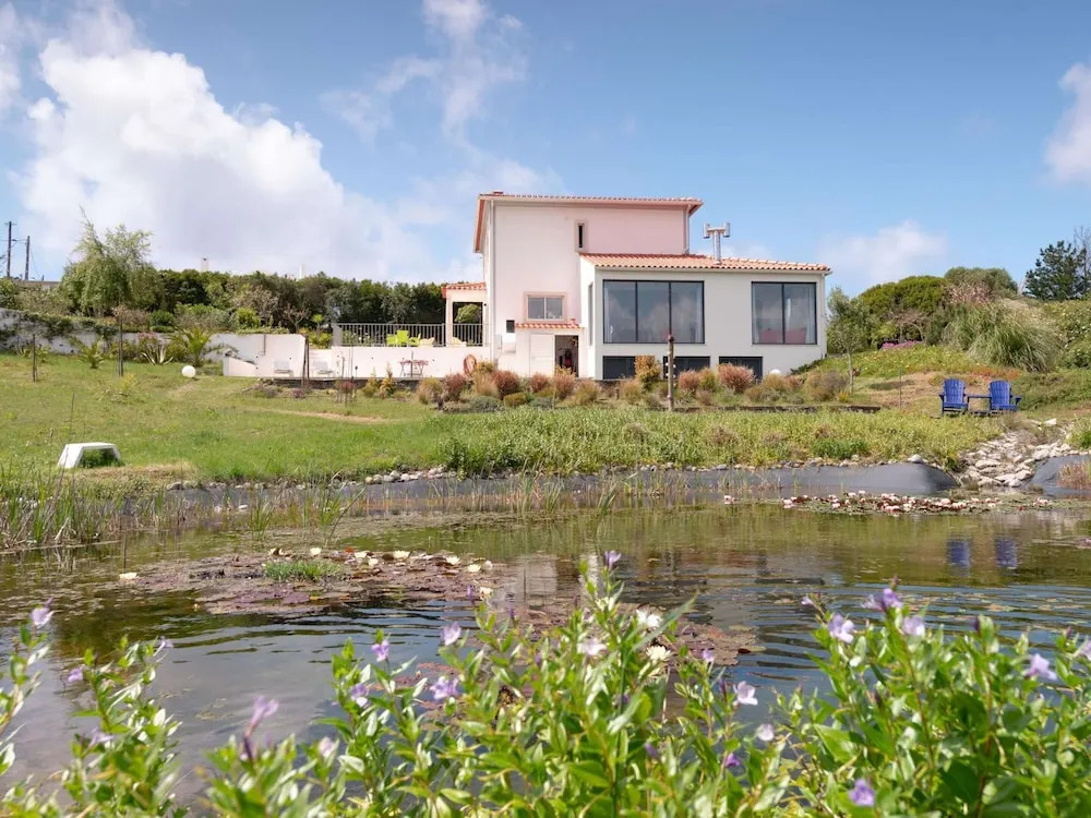 Oceanview Cliff Retreat